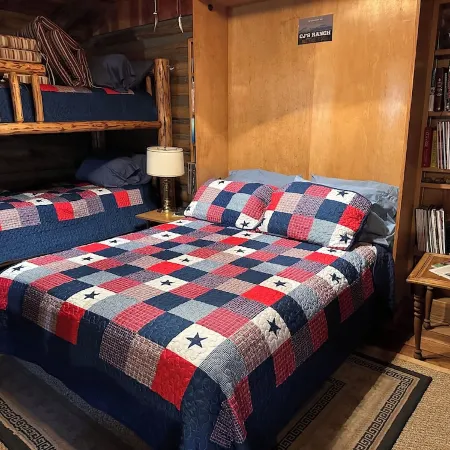 Rustic Oak Log Cabin in the Ponderosa Pines great for a quiet get away.