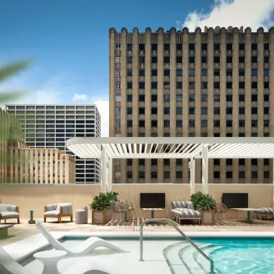 جيه دابليو هوستون داونتاون Hotels near بايو بليس‎