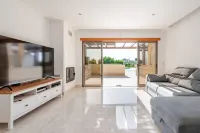 Charming Holiday House with Stunning Views in Albufeira - บังกะโล