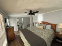 Peaceful lake front home with wrap around porch and relaxing views! - Wifi