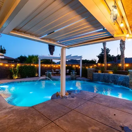 Hot Tub & Pool with 5 Cozy Bedrooms