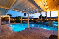 Hot Tub & Pool with 5 Cozy Bedrooms - Boutique