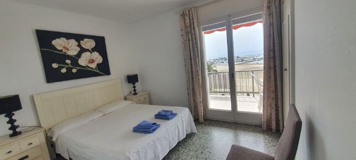 Roses: Super Apartment on the Beachfront in Downtown Hotéis em Roses