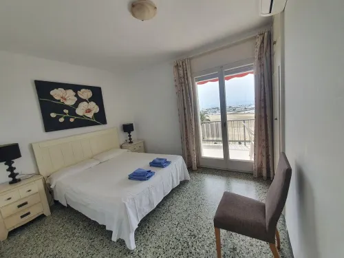 Roses: Super Apartment on the First Line of the Sea for 6–8 People in the City Center - 2星級