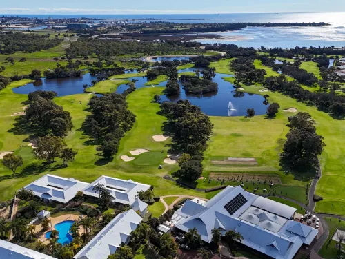 Mercure Bunbury Sanctuary Golf Resort - parking