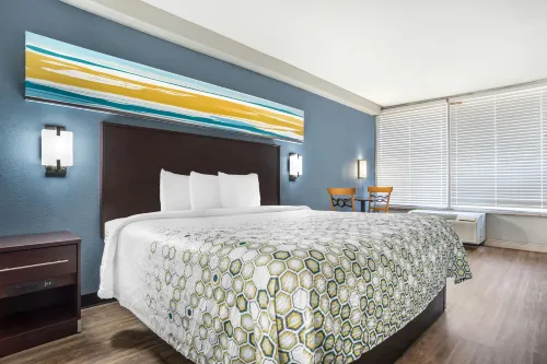HomeTowne Studios by Red Roof Montgomery - Midtown - Wifi