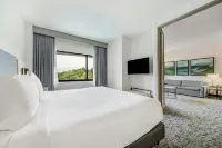DoubleTree Suites by Hilton Raleigh - Durham - parking