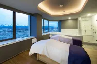 Sheraton Anchorage Hotel - parking