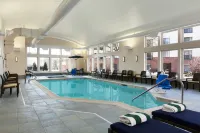 Homewood Suites by Hilton Burlington - Pool