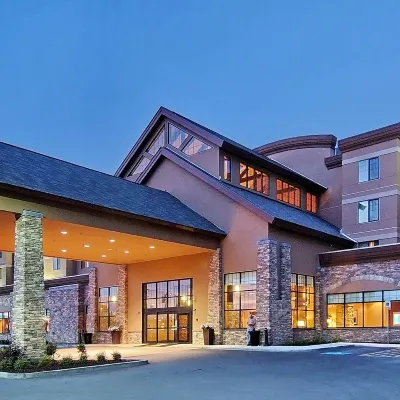 Embassy Suites by Hilton Anchorage Hotels near The Alaska Zoo