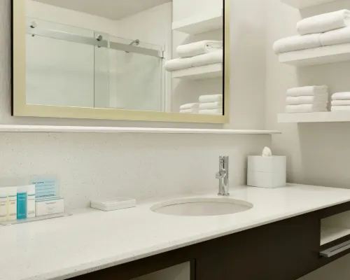 Hampton Inn North Olmsted Cleveland Airport Zimmer Photos