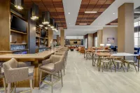 Embassy Suites Jonesboro Red Wolf Convention Center - bar