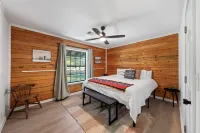 Casa Boots & Bubbly w/ Pool, Sleeps 14 - Wifi