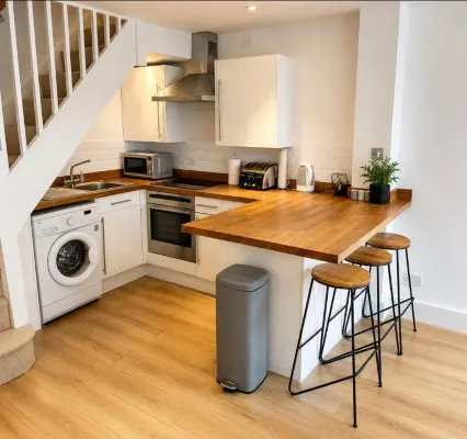 2 Bedroom Contemporary Townhouse - Town Centre - Wifi