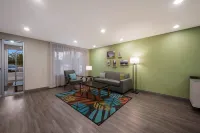 WoodSpring Suites Wixom - Novi - Parkplatz