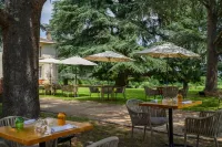 Pey la Tour - Logis Hôtels & Restaurant - Parking