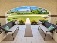 5-Min Walk to Beach! Private Heated Pool & 5Br Home - sul mare