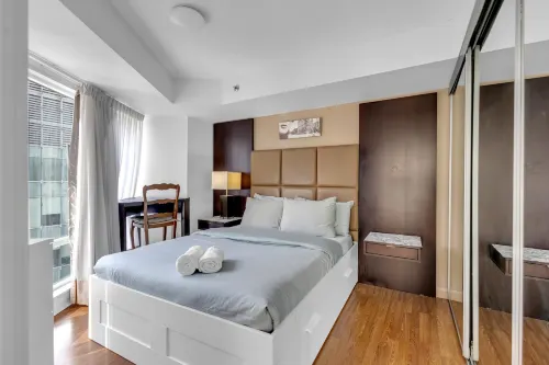 StayToronto - Eaton Centre Escape - 3-Star