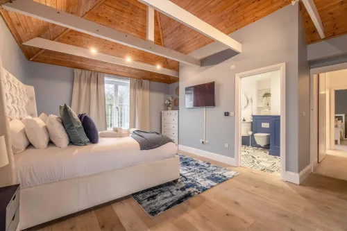 Spacious 5-Bed Home in Windsor By Tempstay - 2-Star