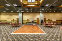 AmericInn & Suites By Wyndham Baraboo Event Center Hotels in Baraboo
