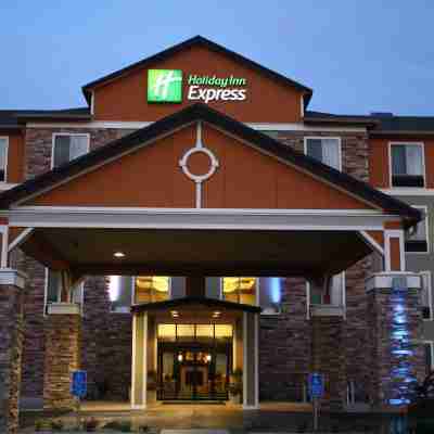 Holiday Inn Express & Suites Newport Hotel Exterior
