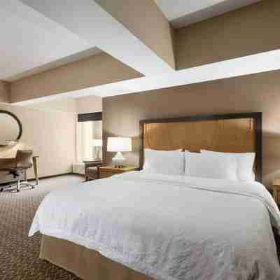Hampton Inn & Suites Clayton/St. Louis-Galleria Area Rooms