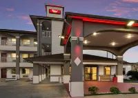 Red Roof Plus+ Galveston - Beachfront Hotels in 