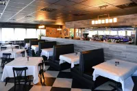 Quality Inn & Suites Gulf Breeze Bayside Near Pensacola Beach - 2-Star