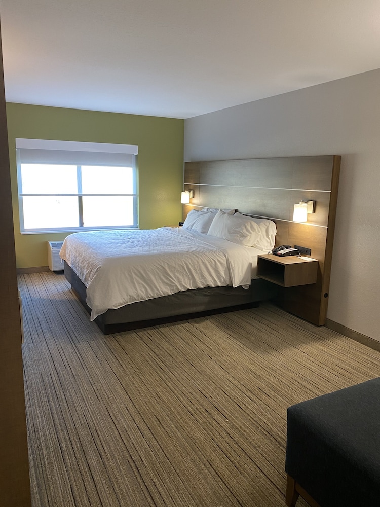 Holiday Inn Express Hotel & Suites Weston, an Ihg Hotel