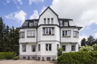 Villa Siegfried Hotels near Wohnmobilstellplatz an der Therme