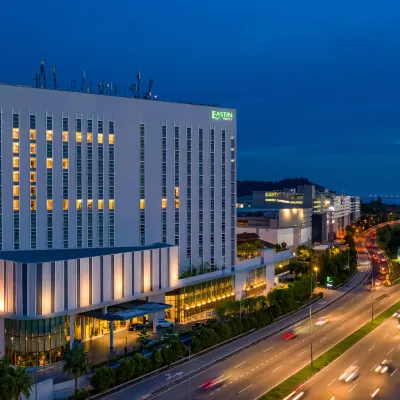 Eastin Hotel Penang Các khách sạn gần Trung tâm mua sắm Queensbay Mall