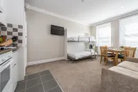 Stylish Apartment 12 Minutes by Tube from Oxford Street Free Wifi and AC