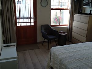 Luxury B&b Double Bedroom with Private Entrance and Bathroom in Capetown.