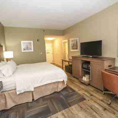 Hampton Inn Cincinnati-Eastgate Rooms