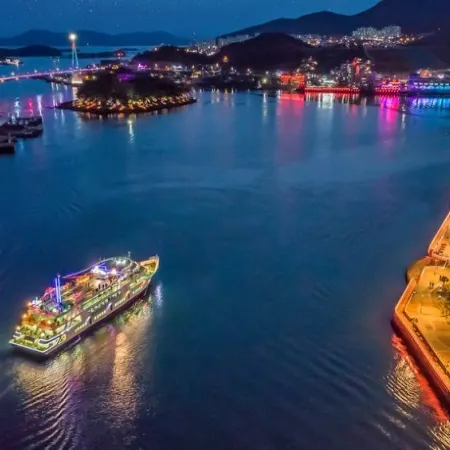 Yeosu Beach Pension (2 minutes walk from Yeosu Romantic Carriage) Отели рядом с достопримечательностью «Маяк Хамель»