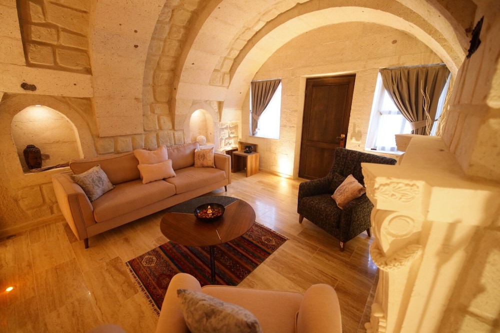 Anka Cave Suites