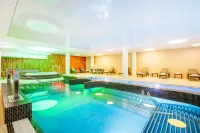 DoubleTree by Hilton Krakow - Pool