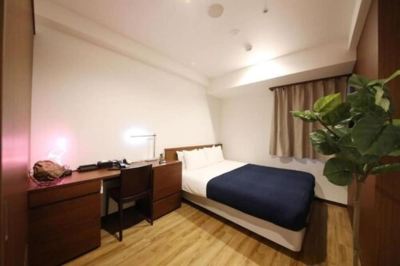 スタンダードルーム ダブルベッド1台 シャワー付 禁煙 ゾンク博多の写真