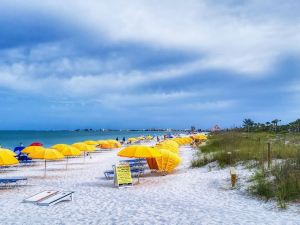 Historic Pass-A-Grille Beach Club Gulf Way Pool