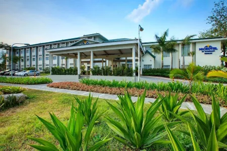 Microtel by Wyndham General Santos Отели рядом с достопримечательностью «Tropicana Beach Resort»