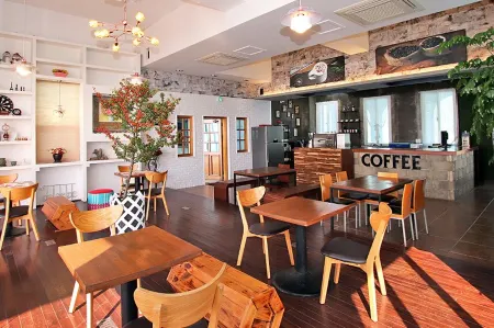 Yeosu Santorini Pension (Sunset View) Отели рядом с достопримечательностью «Aeyangwon History Hall»