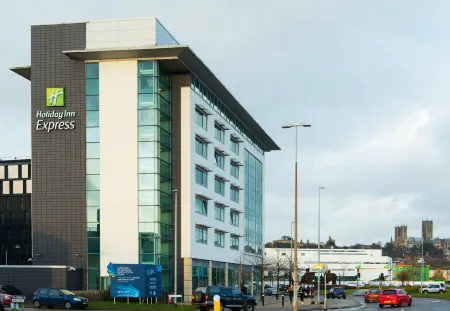 Holiday Inn Express Lincoln City Centre Отели рядом с достопримечательностью «Nicola de la Haye Building, University of Lincoln»