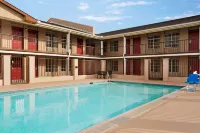 Super 8 by Wyndham Gulfport Biloxi Airport - Pools