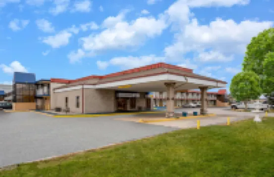 Super 8 by Wyndham Perrysburg/Toledo