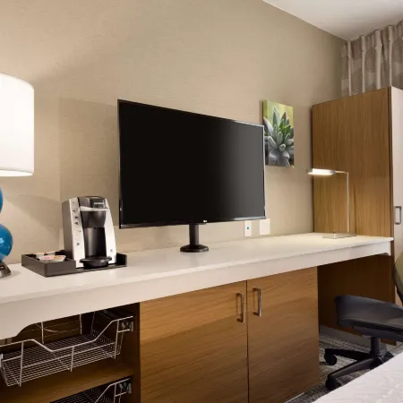 Hilton Garden Inn New York Times Square South Отели рядом с достопримечательностью «Концертный зал Terminal 5»