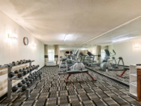 Quality Inn & Suites Hotels in Portage
