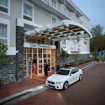 The Commodore Hotel Отели рядом с достопримечательностью «Два Аквариума Океана»