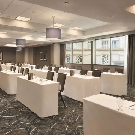 Embassy Suites by Hilton Indianapolis Downtown