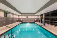 La Quinta by Wyndham Altoona des Moines - Swimmingpools