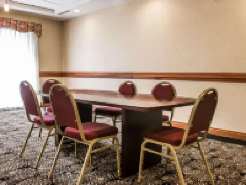 Comfort Suites Hotels in Canton